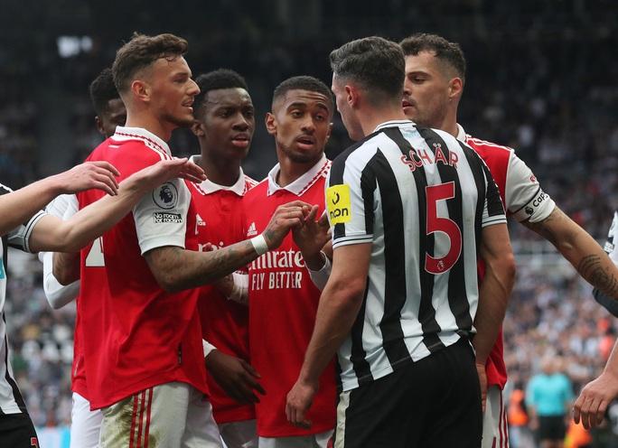 Newcastle và Man United gục ngã, Liverpool chờ hưởng lợi Top 4 - Ảnh 5.