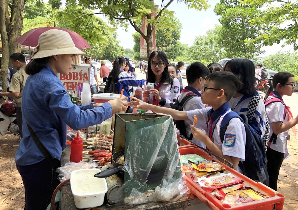 Nhức nhối tình trạng mất an toàn vệ sinh thực phẩm khu vực trường học