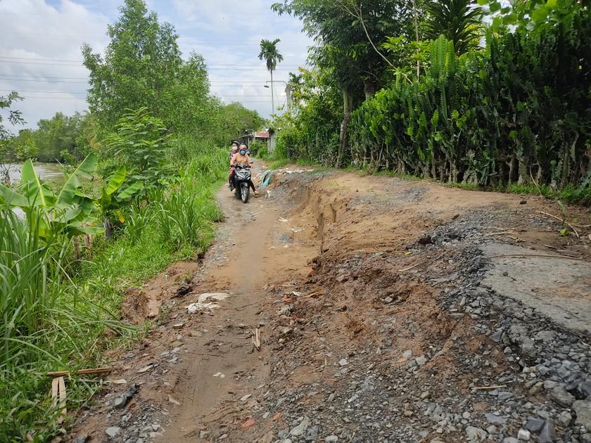 Huyện Long Hồ (Vĩnh Long): Báo động tình trạng bờ sông sạt lở, sụt lún ảnh 2