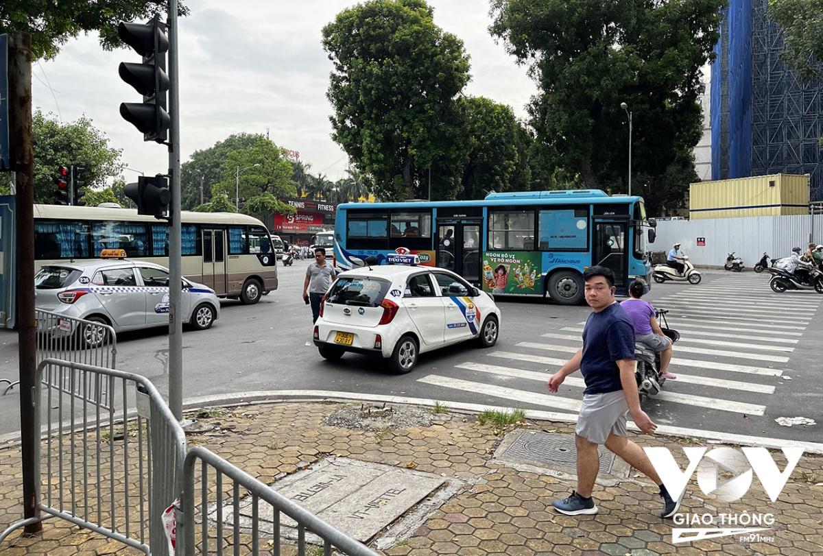 Hà Nội "ngăn" cả tuyến phố chỉ để làm dịch vụ cho thuê trò chơi xe điện? - Ảnh 15.