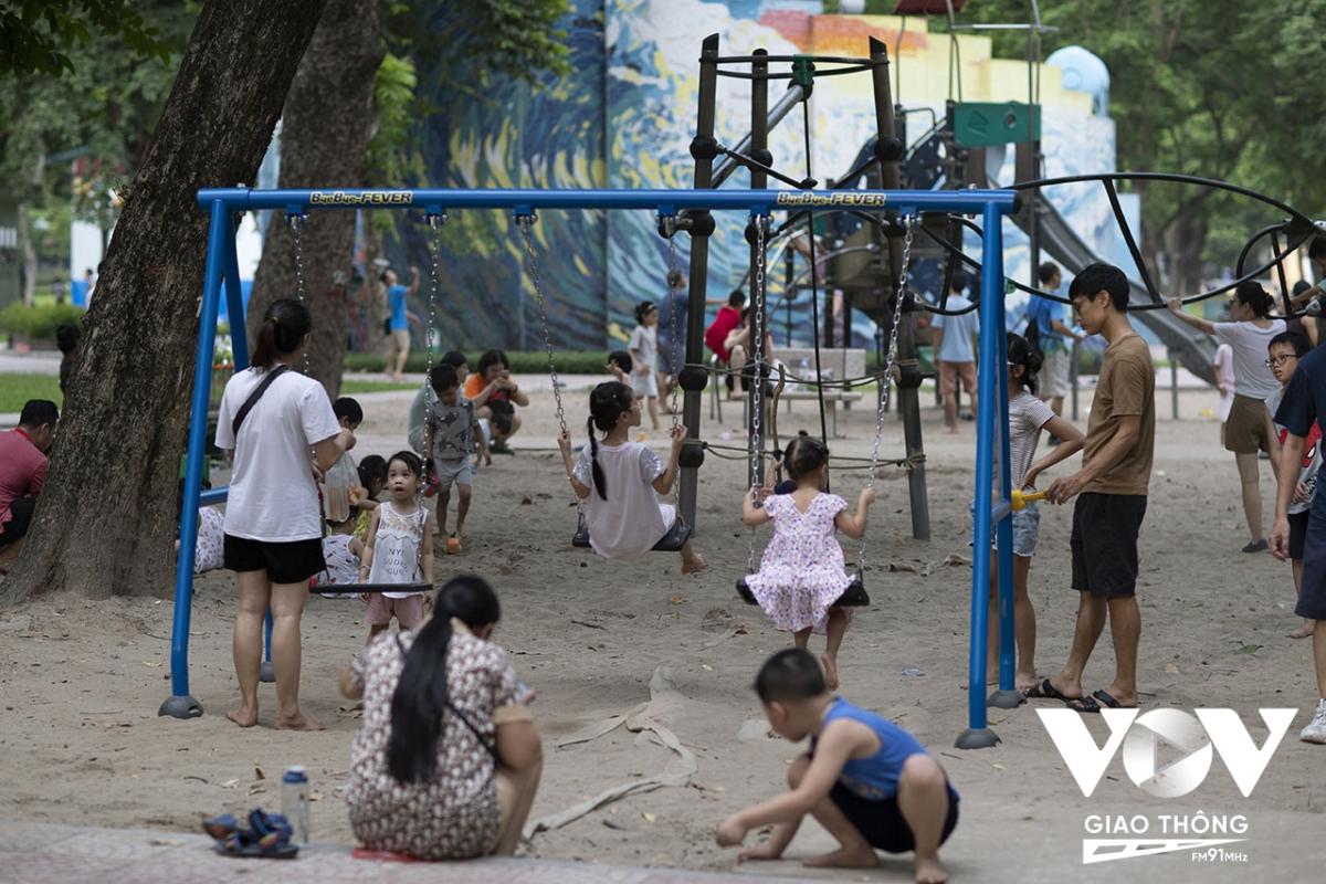 Hà Nội "ngăn" cả tuyến phố chỉ để làm dịch vụ cho thuê trò chơi xe điện? - Ảnh 19.