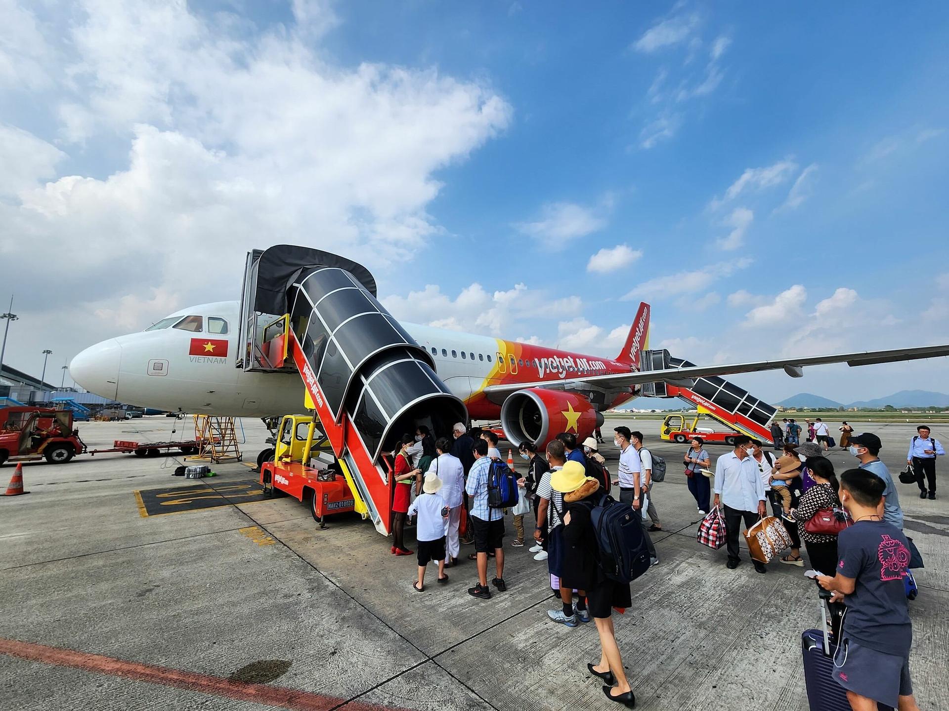 Vietjet Air lãi 387 tỷ đồng sau nửa năm, tăng 167% - Ảnh 1.