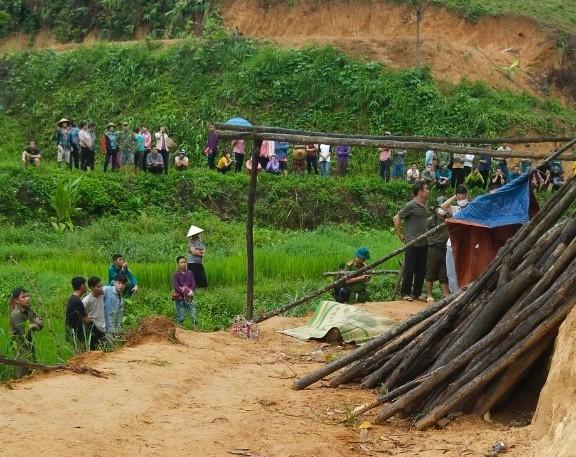 An ninh - Hình sự - Điều tra vụ hai vợ chồng tử vong bất thường trên đường đồi ở Hòa Bình