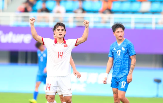 Khuất Văn Khang ăn mừng bàn nâng tỉ số 3-0 (Ảnh: Hoàng Linh/TTVH) ảnh 2