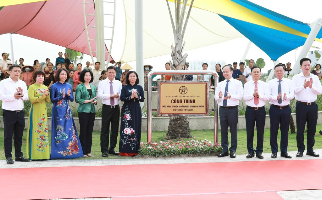 Lãnh đạo thành phố, quận Long Biên gắn biến công trình cấp thành phố