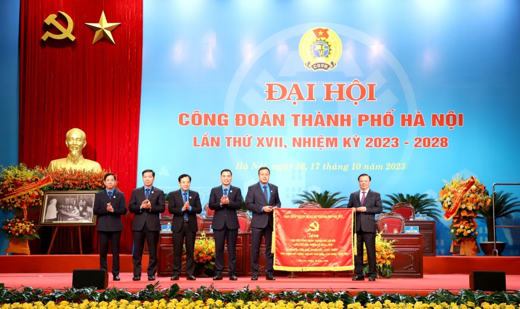 Phát huy vai trò là cầu nối giữa chính quyền thành phố với đoàn viên, công nhân viên chức, người lao động