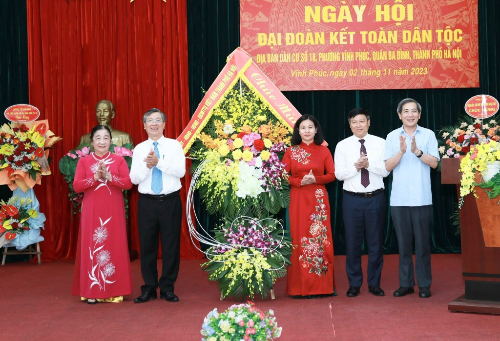 Lãnh đạo thành phố dự Ngày hội Đại đoàn kết tại quận Ba Đình