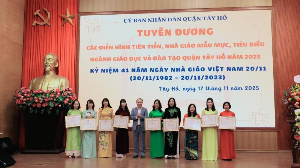 Tuyên dương nhà giáo quận Tây Hồ