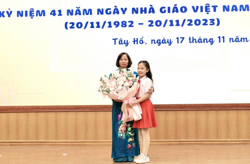 Tuyên dương nhà giáo quận Tây Hồ