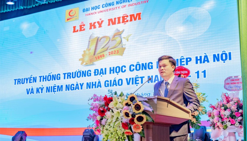 Tiến sỹ Kiều Xuân Thực – Hiệu trưởng Đại học Công nghiệp Hà Nội phát biểu tại buổi lễ.