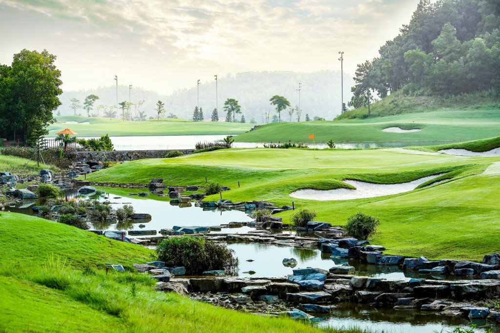 Legend Hill Country Club tạo nguồn cảm hứng với  vẻ đẹp kỳ vỹ của vùng đồi núi Sóc Sơn, Hà Nội.