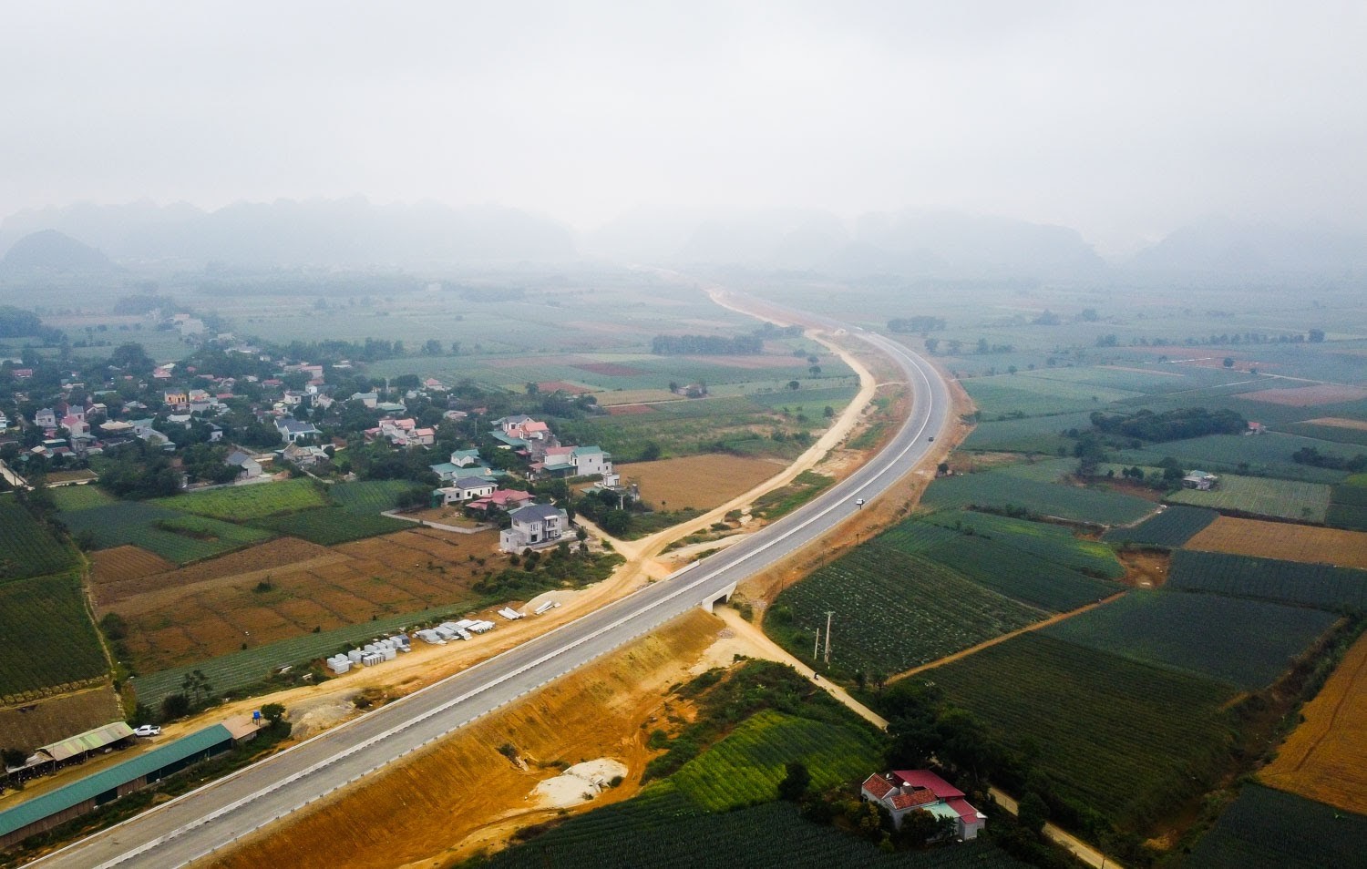 Sự kiện - Bộ GTVT yêu cầu rà soát nâng tốc độ cao tốc 4 làn xe lên 90km/h