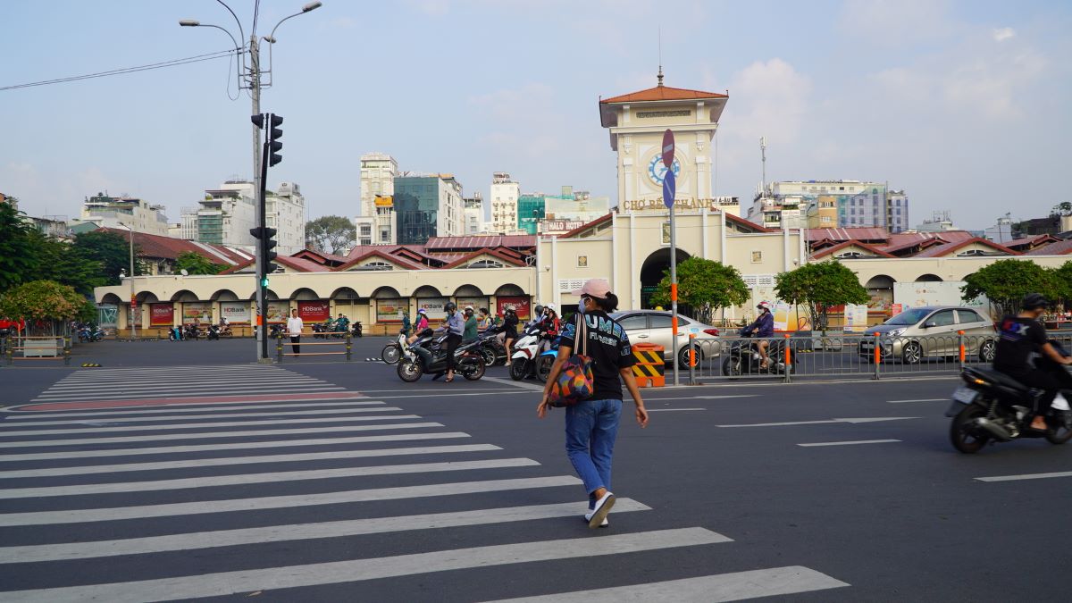 Giao thông tại các tuyến đường như Trần Hưng Đạo, Hàm Nghi, Lê Lợi, Nam Kỳ Khởi Nghĩa,... thông thoáng, người dân dễ dàng di chuyển trong sáng ngày 5.12. Ảnh: Chân Phúc