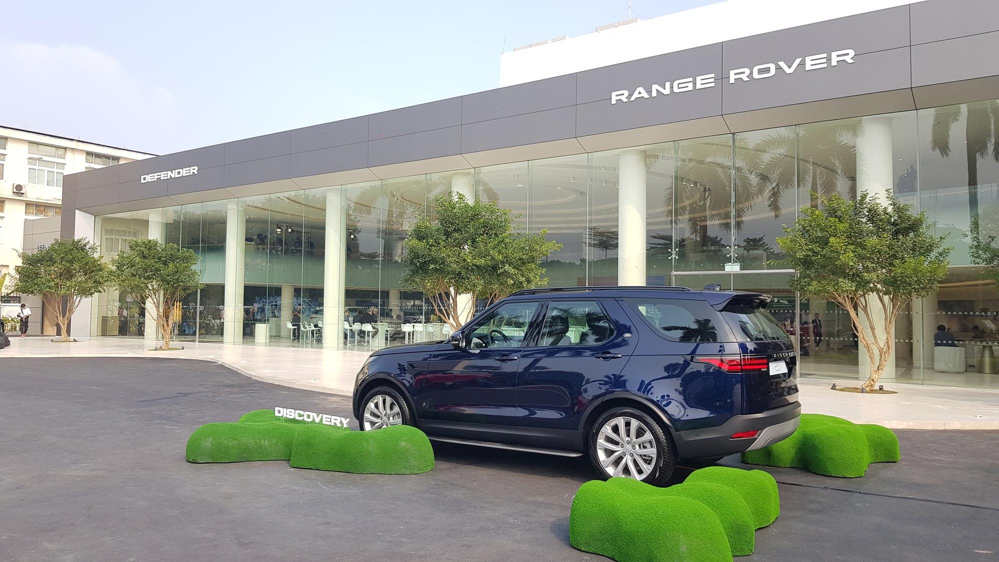 Sếp JLR châu Á - Thái Bình Dương: ‘Mở showroom kiểu mới đầu tiên thế giới ở Việt Nam là cơ hội lớn cho JLR’ - Ảnh 6.