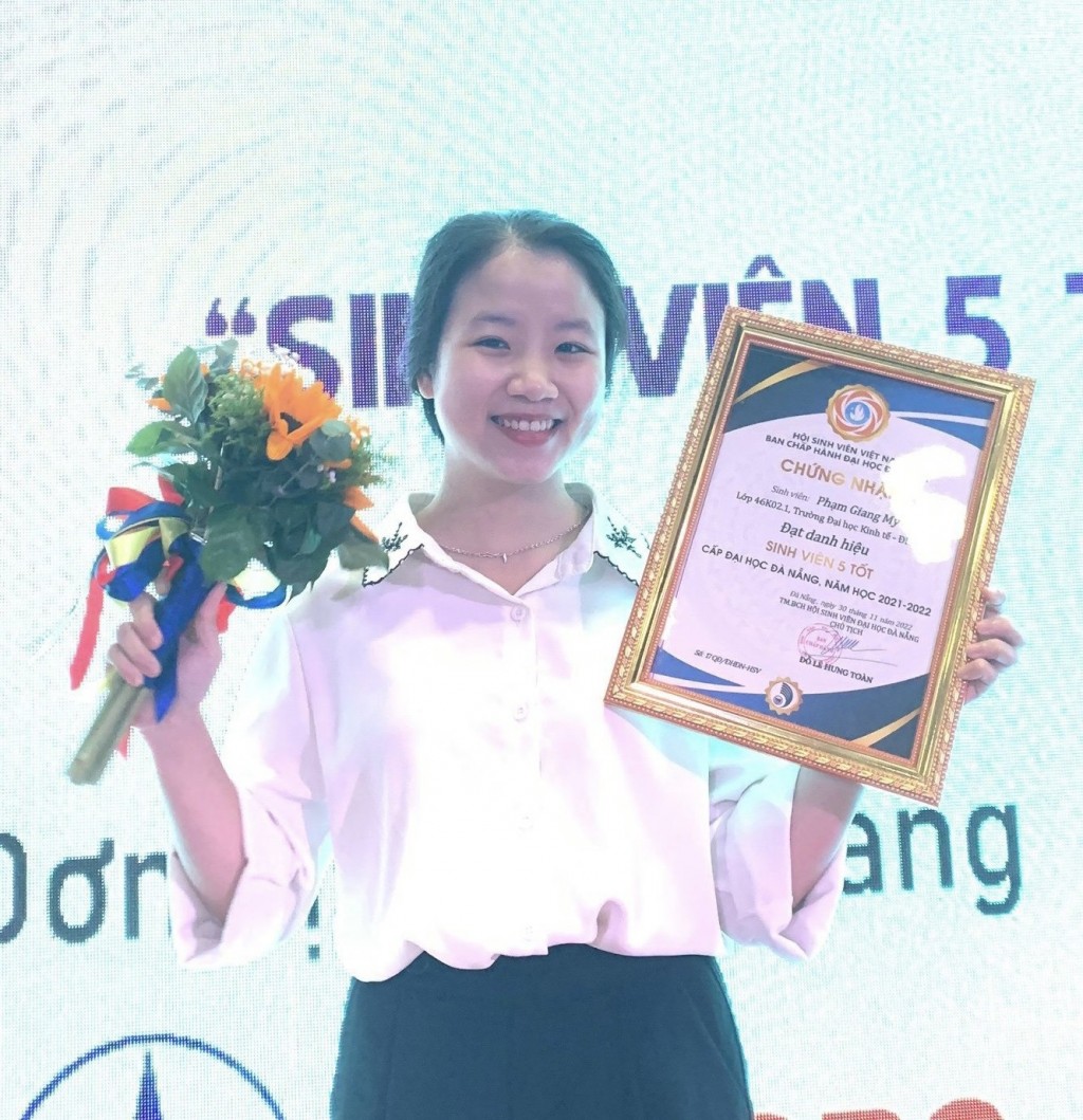 Phạm Giang My, sinh viên khoa Quản trị kinh doanh trường ĐH Kinh tế Đà Nẵng đạt danh hiệu “Sinh viên 5 tốt” cấp ĐH Đà Nẵng và cấp thành phố (ảnh NVCC)