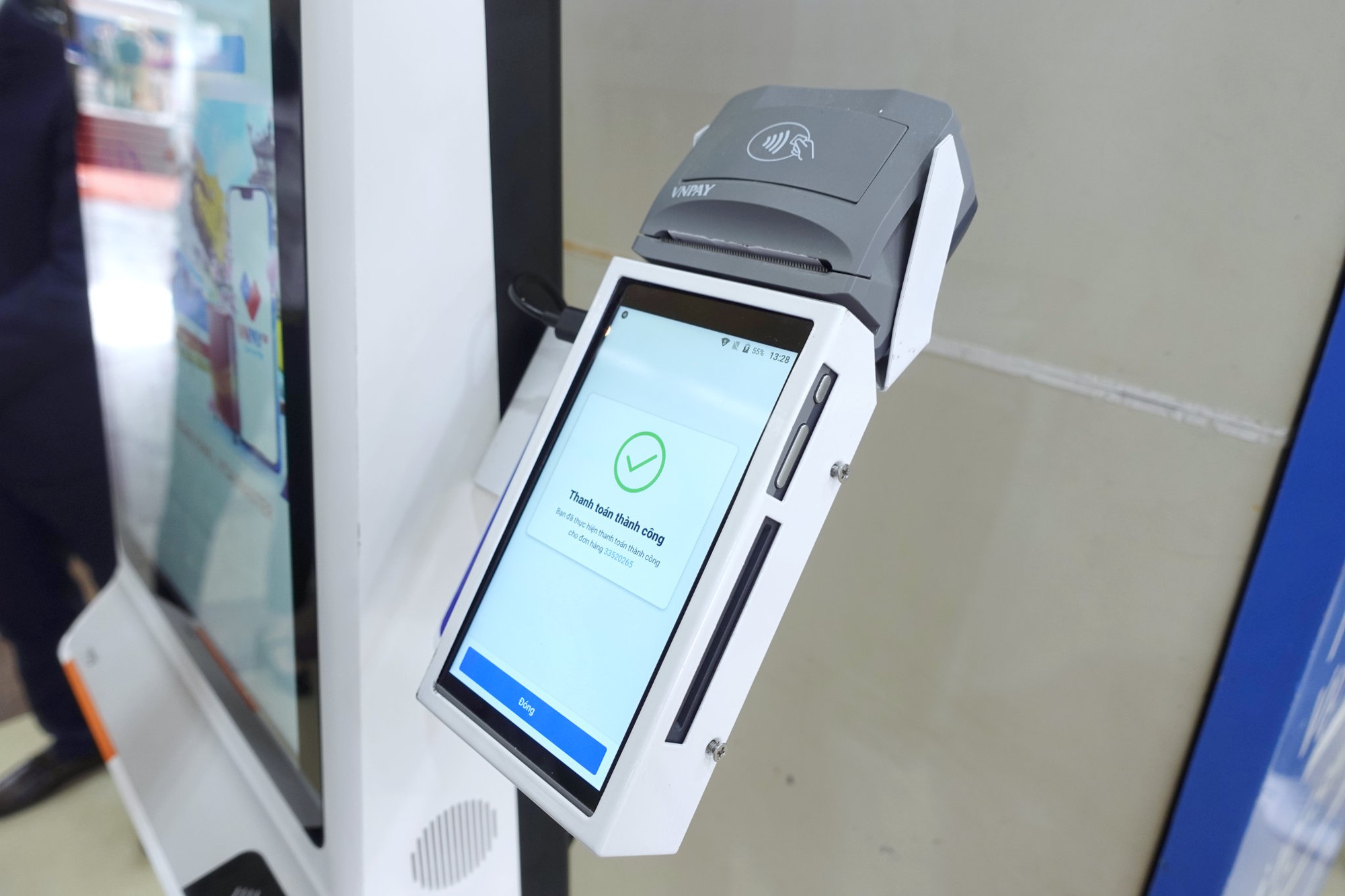 VNPAY hợp tác Đường sắt Việt Nam triển khai bán vé tàu tự động tại Ga Hà Nội - Ảnh 1.