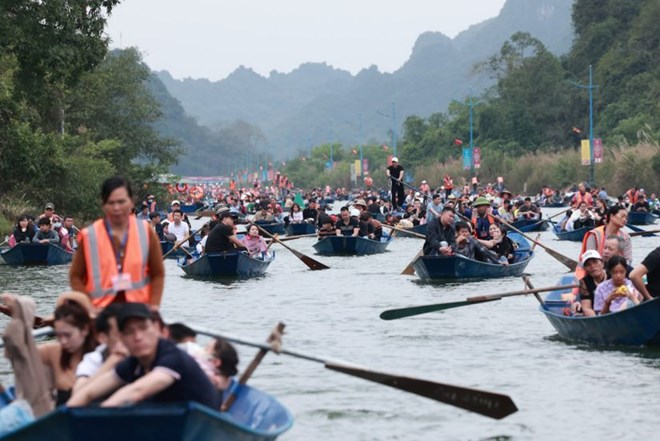 Phát triển du lịch lễ hội chùa Hương bền vững,  thân thiện