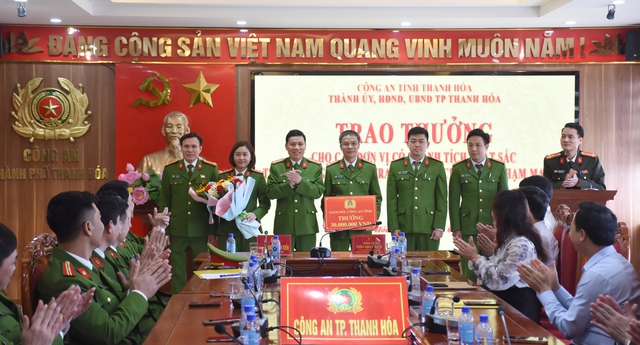 Bắt vụ ma túy "khủng", thu giữ 20 bánh heroin và 6.000 viên hồng phiến- Ảnh 1.