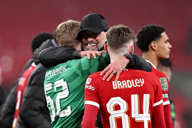 HLV Klopp khen cầu thủ trẻ của Liverpool sau chức vô địch Carabao Cup