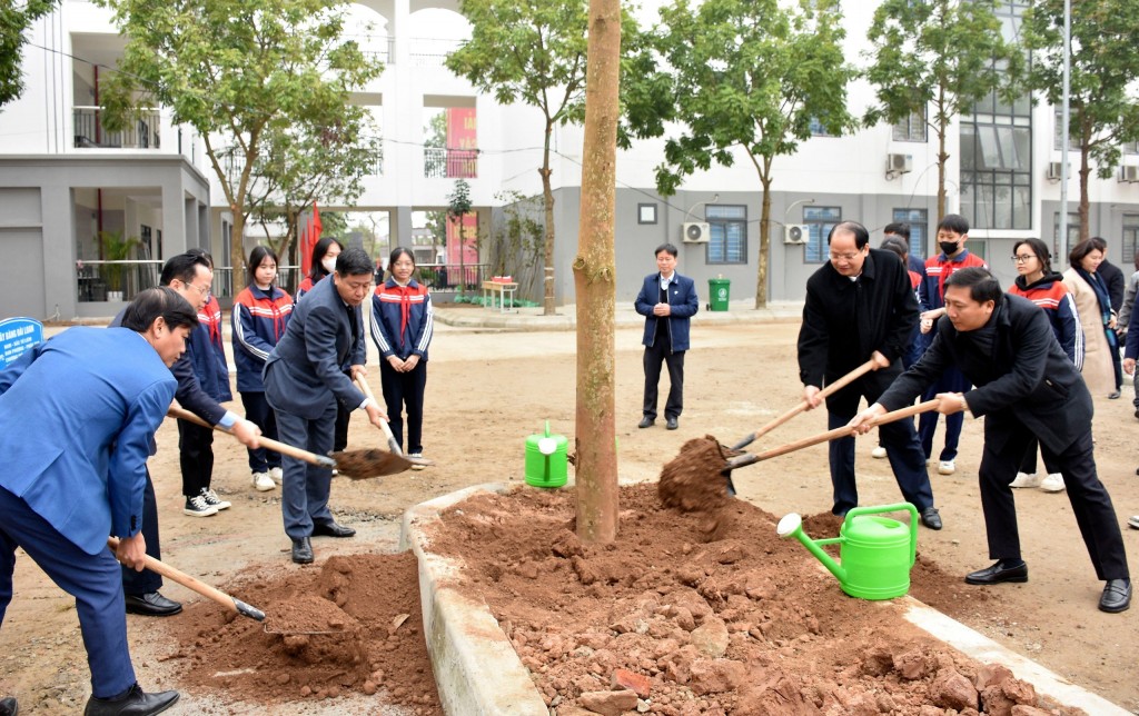 Ngành Giáo dục Hà Nội phát động Tết trồng cây Xuân Giáp Thìn