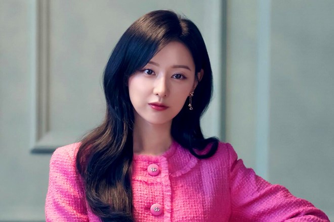 Kim Ji Won ăn kiêng suốt 1 năm để đóng phim “Nữ hoàng nước mắt