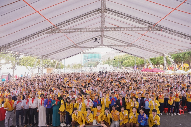 Choáng ngợp: 5 triệu học sinh, 10 ngàn trường THCS kiến tạo kỷ lục đồng diễn sân trường Việt Nam - Ảnh 2.