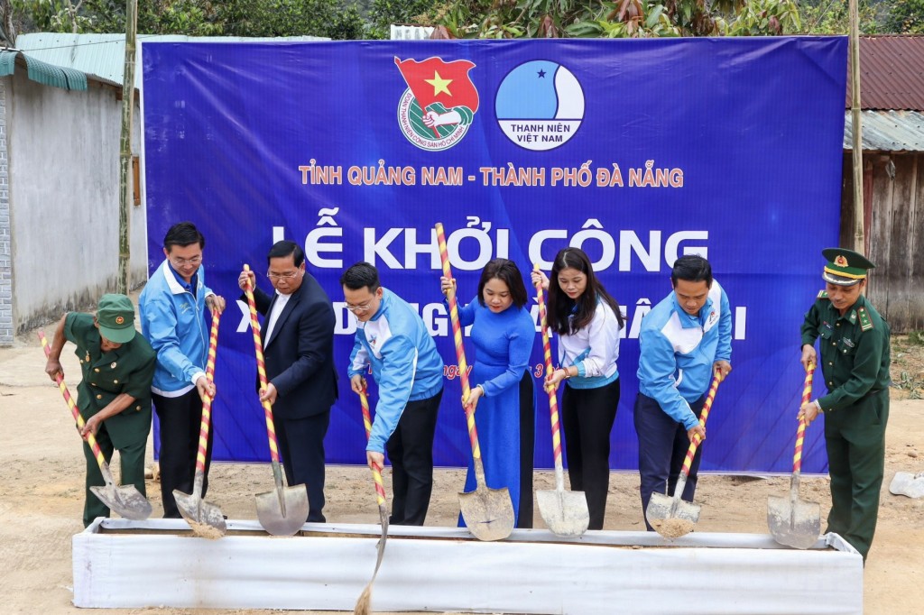 Khởi công nhà nhân ái cho hộ gia đình thanh niên Arâl Adây tại thôn A Cấp, xã A Nông, huyện Tây Giang