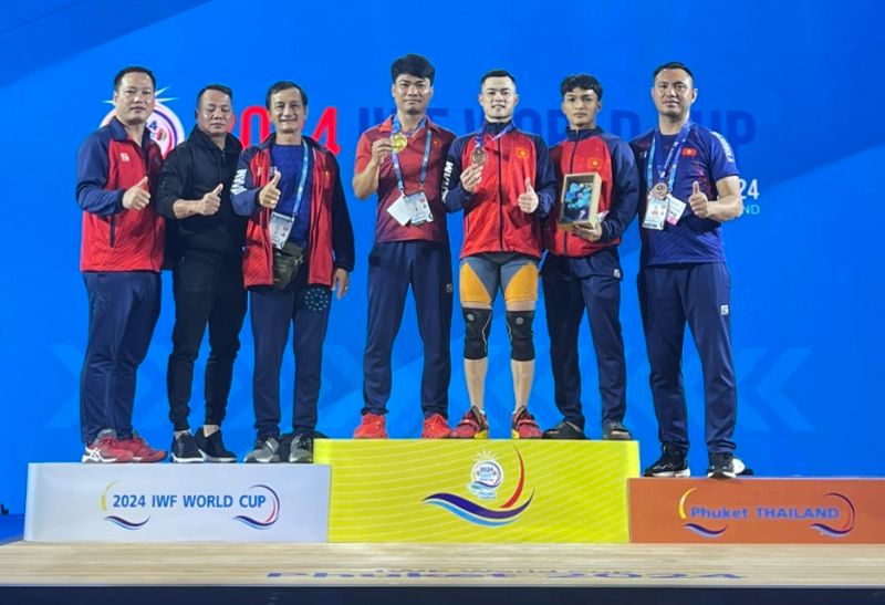 Lại Gia Thành giành huy chương vàng cử giật hạng cân 55kg tại World Cup 2024. Ảnh: Cục Thể dục thể thao