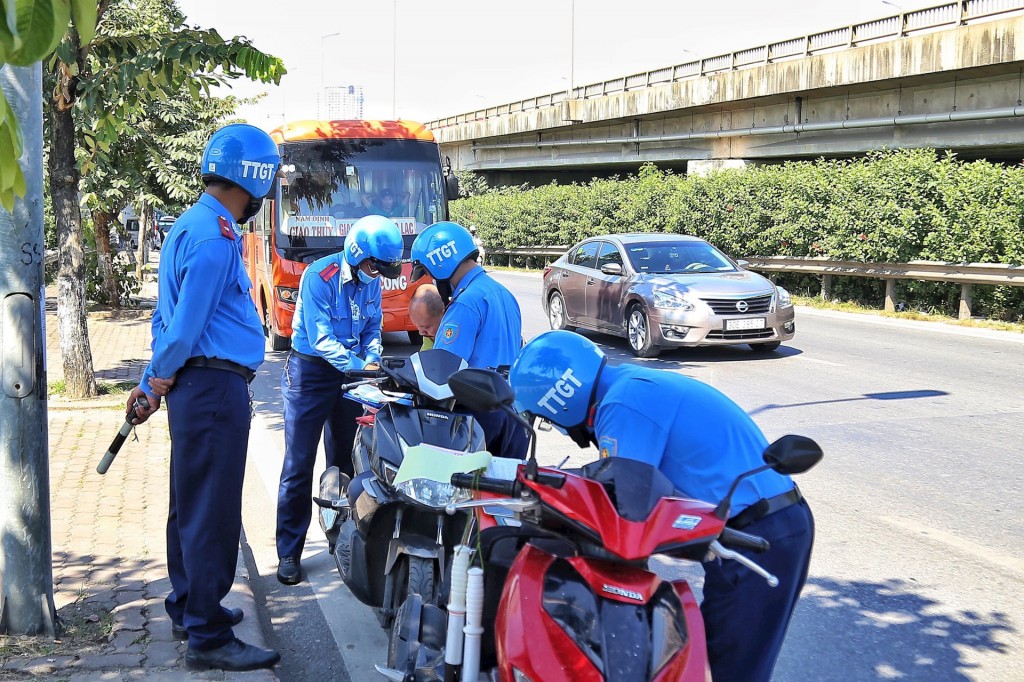 Tổ chức phân luồng, chống ùn tắc tại các khu vực bến xe