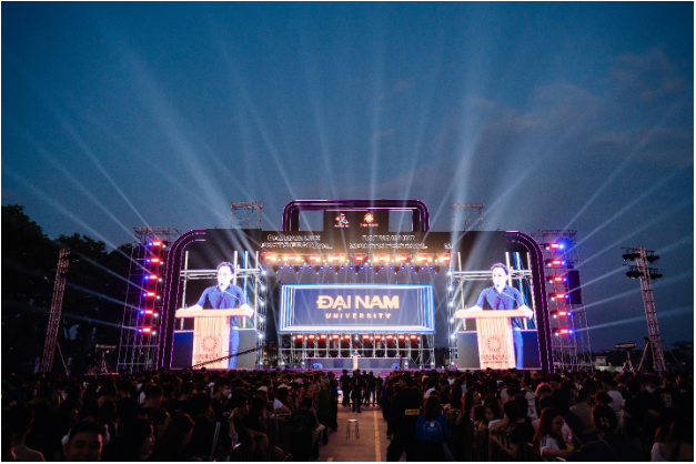 Dàn nghệ sĩ hot và 15.000 khán giả quẩy đục Đại Nam Uni music Festival - Ảnh 1.