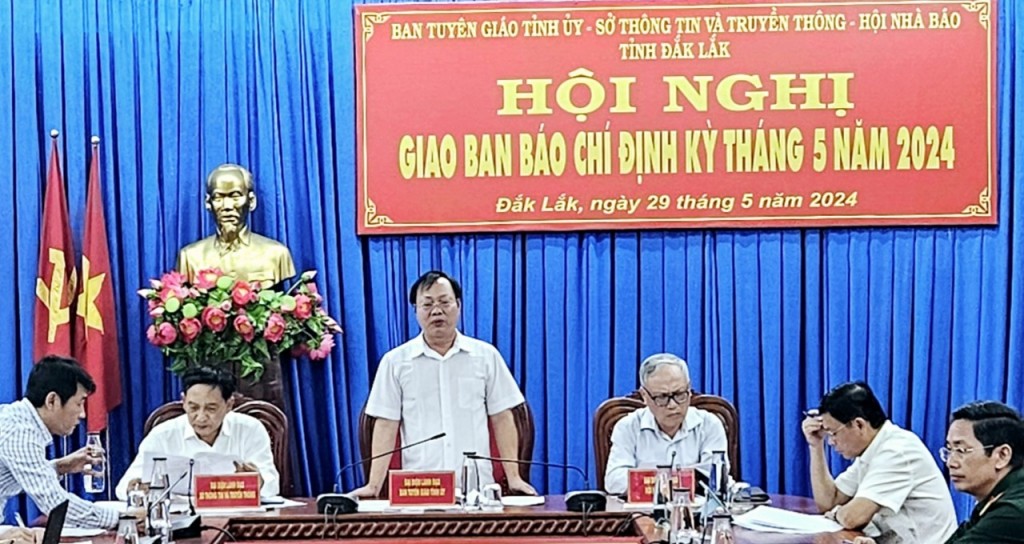 Phó Trưởng ban thường trực Ban Tuyên giáo Tỉnh uỷ Huỳnh Chiến Thắng phát biểu tại hội nghị  (Ảnh: Ngọc Linh)