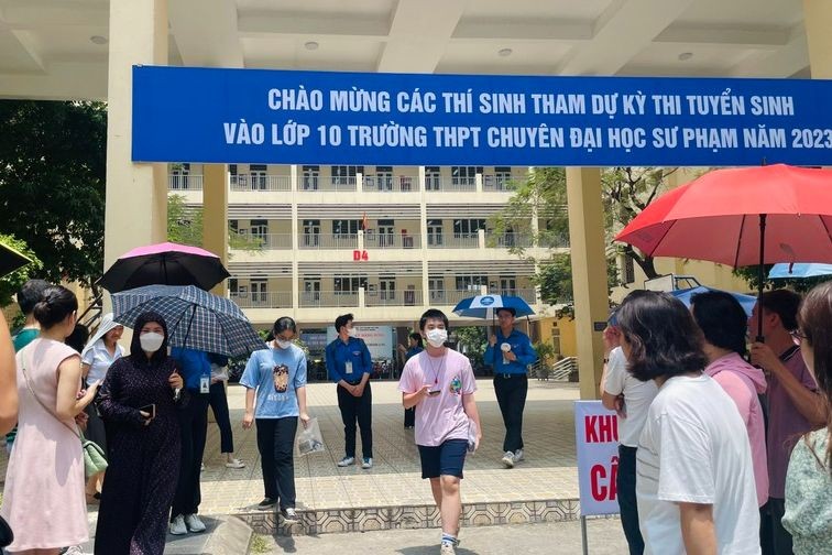 Các thí sinh tham gia Kỳ thi tuyển sinh vào 10 của Trường THPT chuyên Sư phạm năm 2023. (Ảnh: PV)