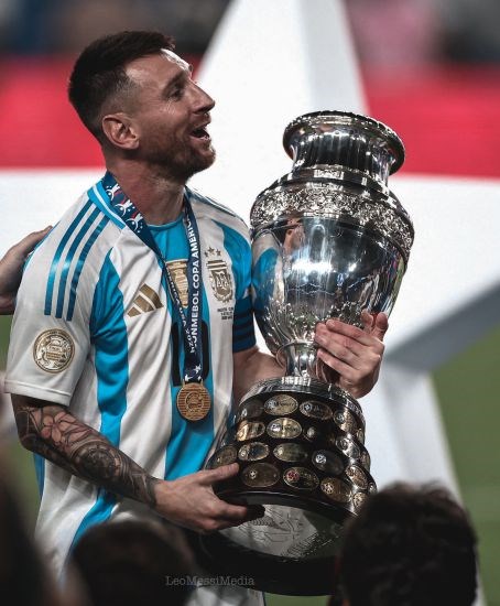 Lionel Messi giành nhiều danh hiệu nhất trong lịch sử