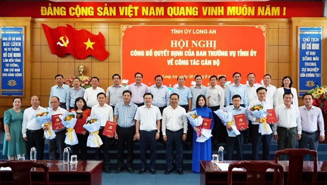 Long An bổ nhiệm, điều động nhiều cán bộ chủ chốt