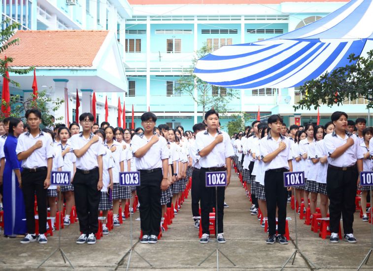 Lễ khai giảng Trường THPT Phạm Hùng (tỉnh Vĩnh Long) tổ chức ngày 4.9.  Ảnh: Tạ Quang