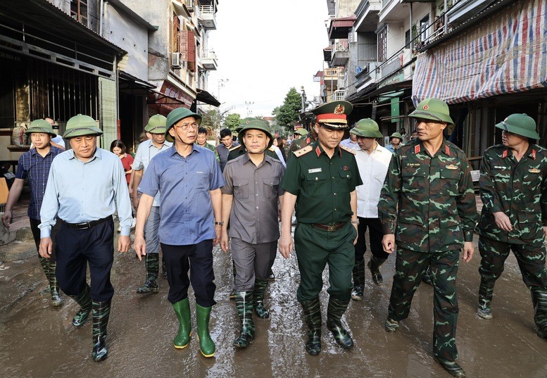 Phó Thủ tướng Bùi Thanh Sơn cũng lãnh đạo tỉnh Lạng Sơn thị sát công tác ứng phó mưa lũ tại huyện Tràng Định.