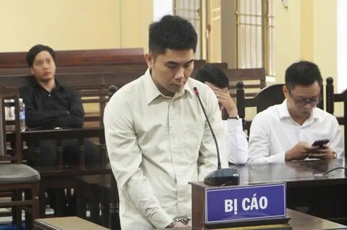 Bị cáo Điệp hầu tòa vì tội lừa đảo chiếm đoạt tài sản. Ảnh Lê Vương