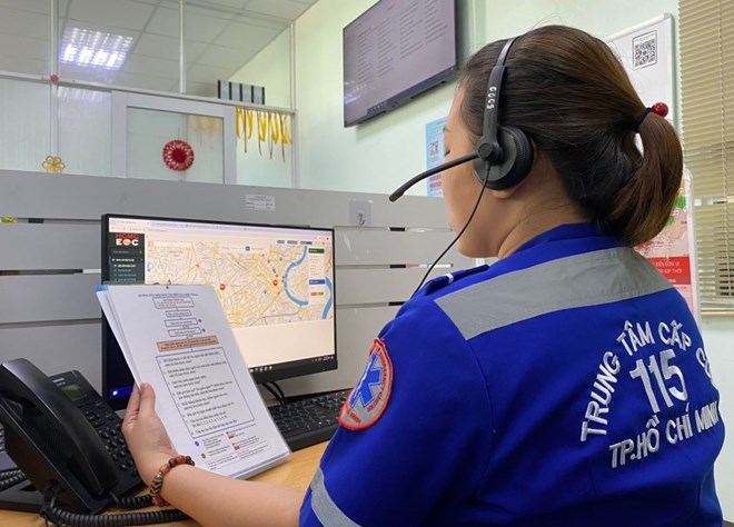 Kẹt trong nhà vệ sinh, khách nước ngoài được cứu nhờ gọi 115
