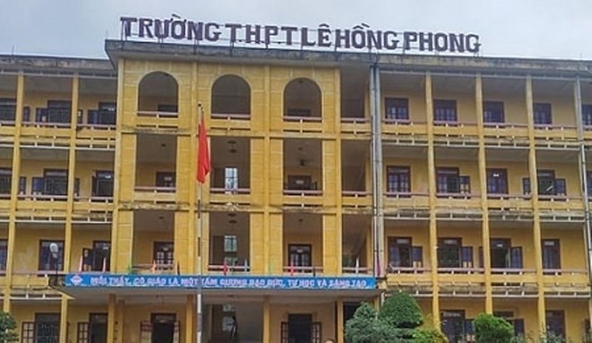 Trượt lớp 10 thành thủ khoa, thầy sai, trò mất 1 năm học