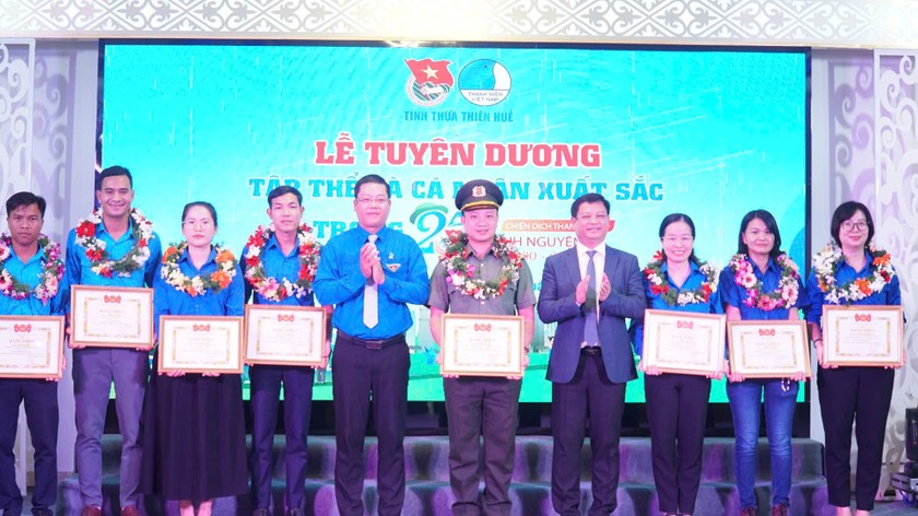 Dịp này, nhiều tập thể, cá nhân được tuyên dương
