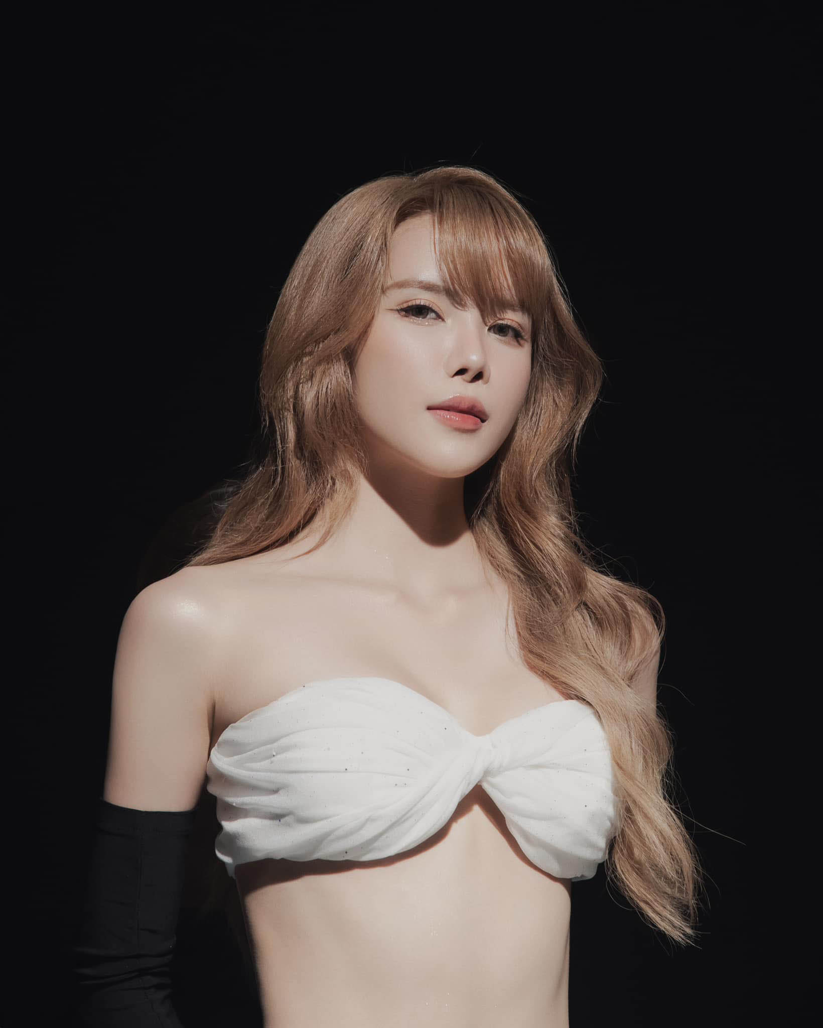 Thiều Bảo Trâm được nhận xét có ngoại hình sáng, vóc dáng đẹp, có thể hát nhảy. Ảnh: Facebook nhân vật