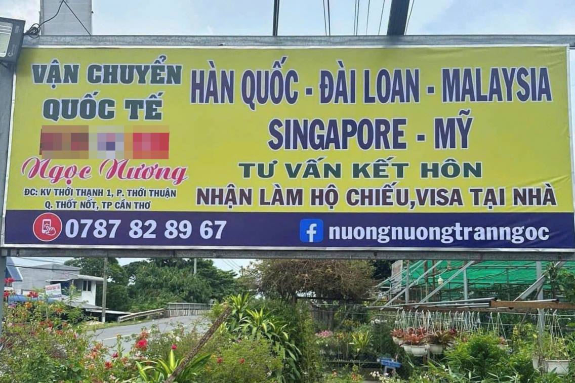 Trần Thị Ngọc Nương tự mở bảng hiệu kinh doanh. Ảnh: Công an Cần Thơ
