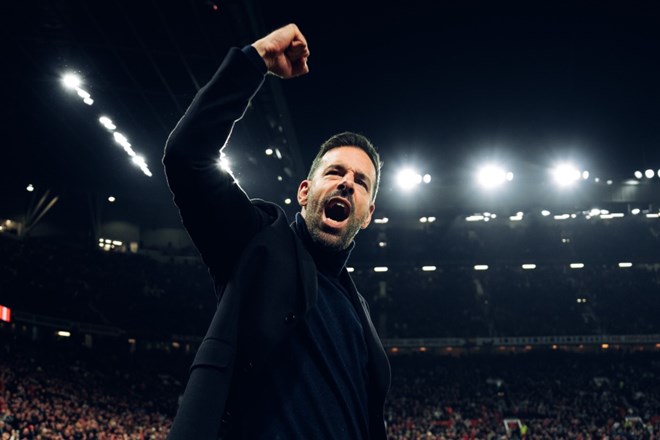 Man United thắng tưng bừng cùng Van Nistelrooy