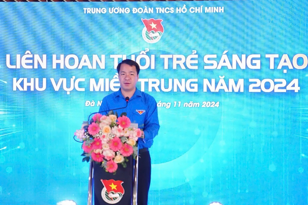 Anh Ngô Văn Cương, Bí thư Ban Chấp hành Trung ương Đoàn, Chủ nhiệm Uỷ ban Kiểm tra Trung ương Đoàn phát biểu khai mạc liên hoan (Ảnh Đ.Minh)