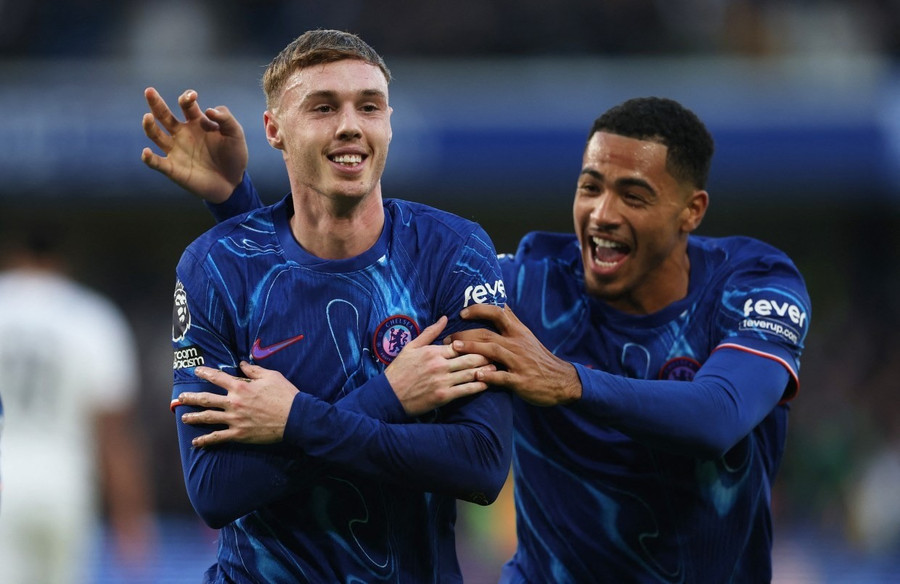 Chelsea đang xếp thứ ba, sau Arsenal ở Ngoại hạng Anh, dù bằng điểm và chỉ số phụ do 'bảng chữ cái'. 7-5151.jpg