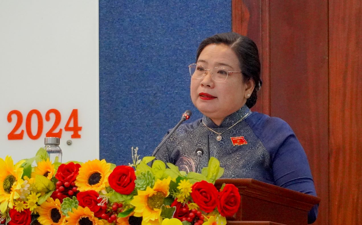 Bà Hồ Thị Cẩm Đào - Phó Bí thư Thường trực Tỉnh ủy, Chủ tịch HĐND tỉnh Sóc Trăng phát biểu khai mạc kỳ họp. Ảnh: Phương Anh