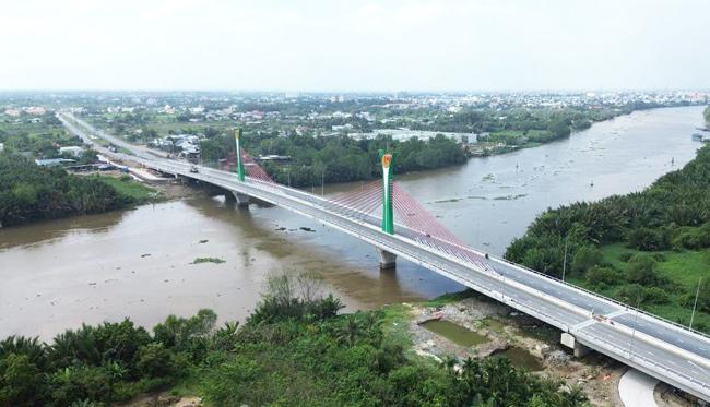 Dự án đường Vành đai TP Tân An là trục giao thông tạo hành lang quan trọng để phát triển kinh tế, nâng cao hoạt động thương mại - dịch vụ. Ảnh: CTTĐT Long An