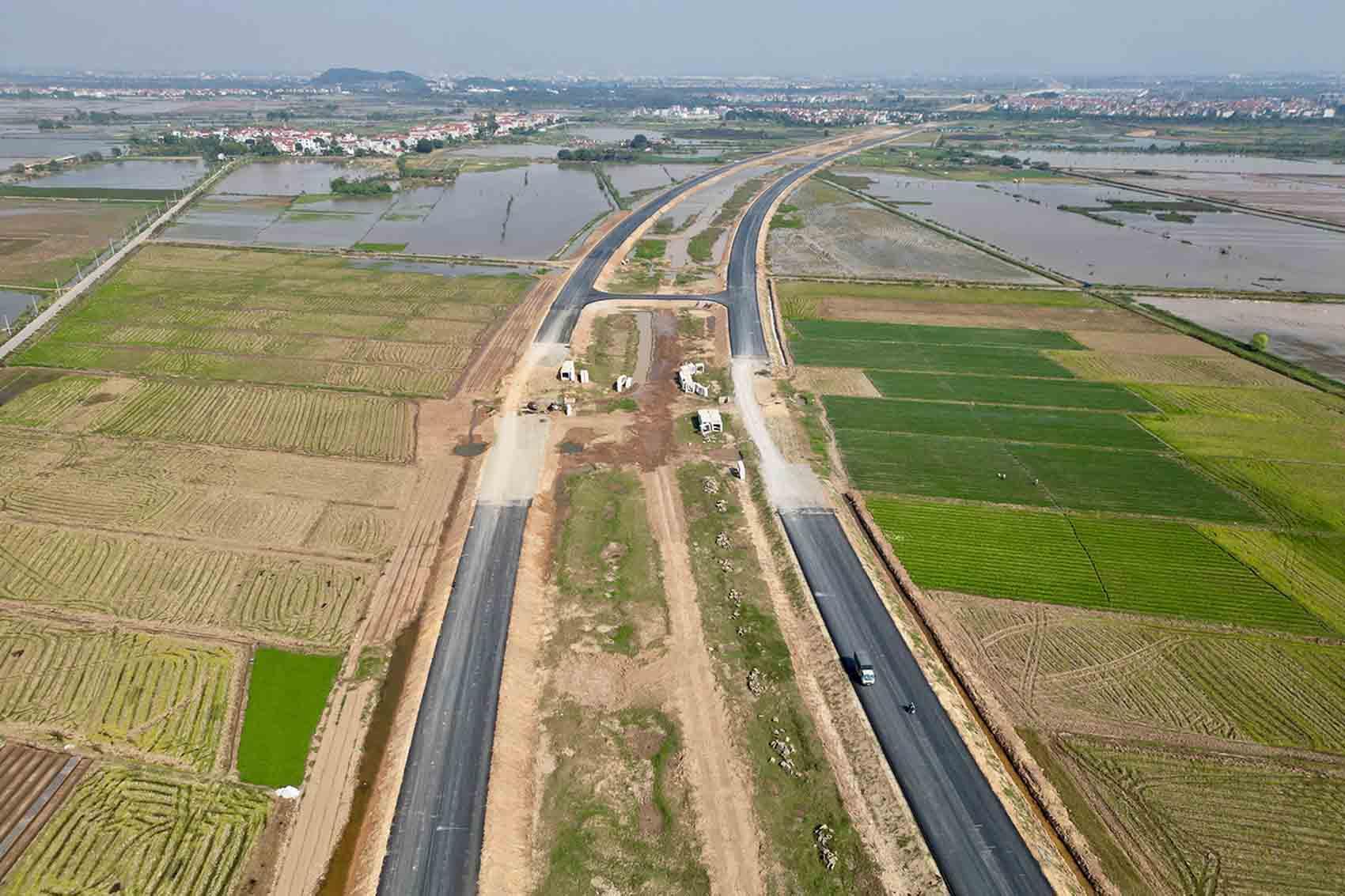 Đường song hành Vành đai 4 qua Sóc Sơn, Mê Linh (Hà Nội) dự kiến hoàn thành vào tháng 6.2025.