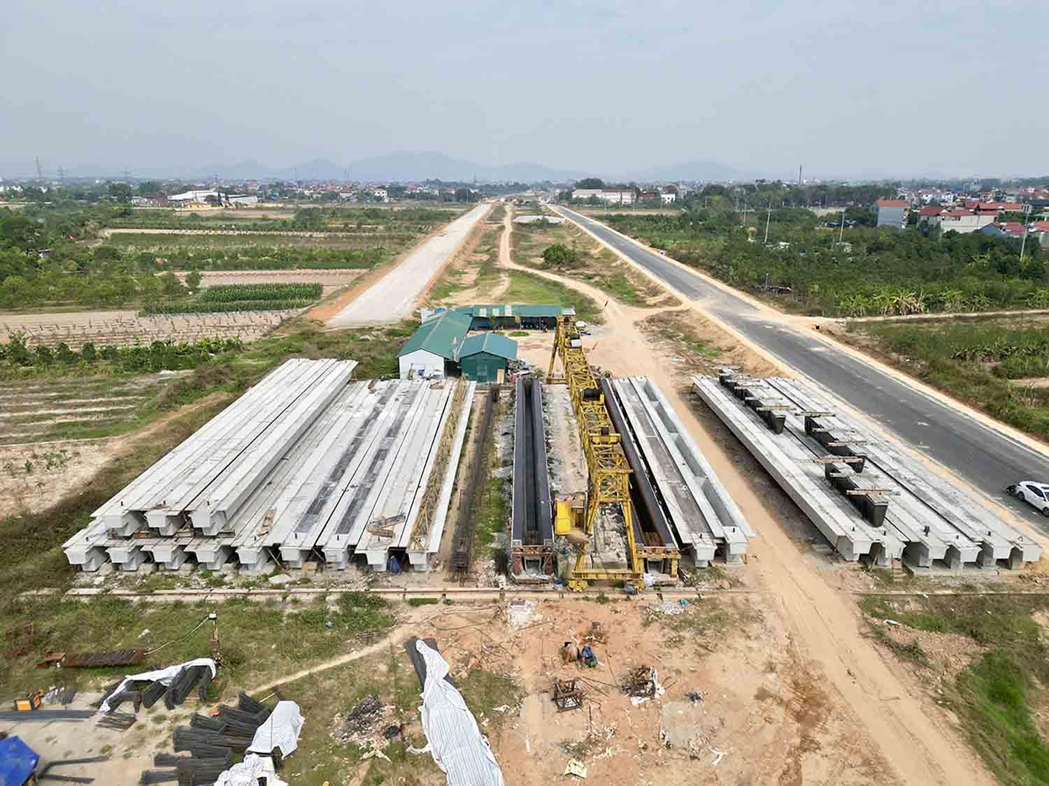 Trong ảnh là khu vực đúc dầm cầu. Ảnh: Nhóm PV