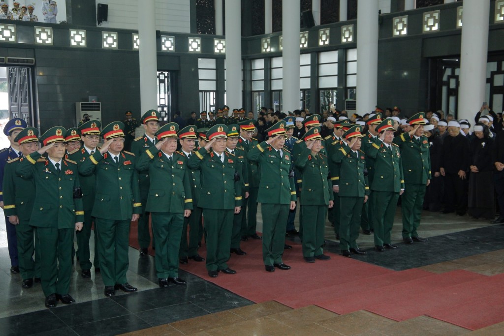 Đoàn Quân ủy Trung ương, Bộ Quốc phòng do Đại tướng Phan Văn Giang, Bộ trưởng Quốc phòng, Phó Bí thư Quân ủy Trung ương làm Trưởng đoàn vào viếng.